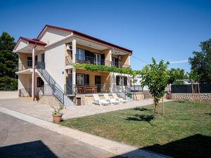 Ferienwohnung für 9 Personen (110 m²) in Starigrad-Paklenica
