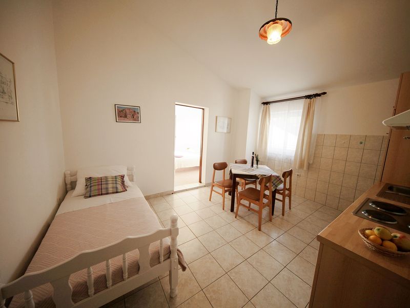 23929396-Ferienwohnung-2-Starigrad-Paklenica-800x600-2