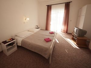 23929397-Ferienwohnung-2-Starigrad-Paklenica-300x225-4