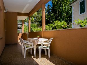 23931711-Ferienwohnung-4-Starigrad-Paklenica-300x225-0