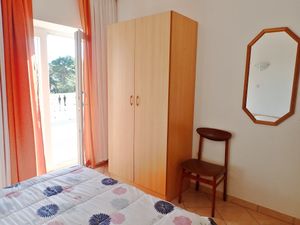 23945456-Ferienwohnung-6-Starigrad-Paklenica-300x225-2