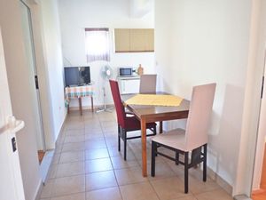 23943324-Ferienwohnung-6-Starigrad-Paklenica-300x225-5