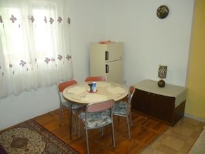 23944565-Ferienwohnung-5-Starigrad-Paklenica-300x225-0