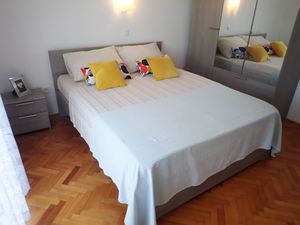 23944753-Ferienwohnung-4-Starigrad-Paklenica-300x225-5