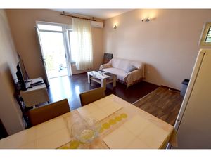 23944756-Ferienwohnung-4-Starigrad-Paklenica-300x225-4