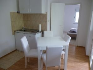 23944775-Ferienwohnung-3-Starigrad-Paklenica-300x225-5