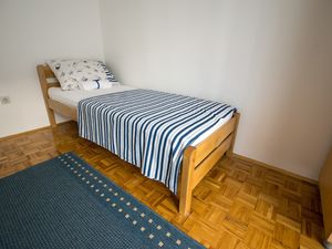 23944780-Ferienwohnung-4-Starigrad-Paklenica-300x225-3