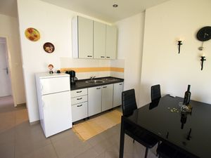 23944779-Ferienwohnung-4-Starigrad-Paklenica-300x225-5