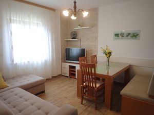 23944840-Ferienwohnung-8-Starigrad-Paklenica-300x225-2