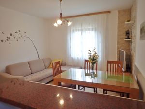 23944840-Ferienwohnung-8-Starigrad-Paklenica-300x225-4