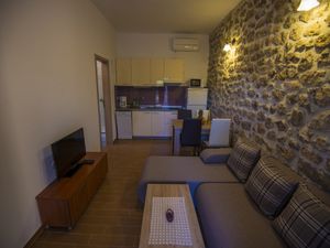 23945103-Ferienwohnung-4-Starigrad-Paklenica-300x225-5