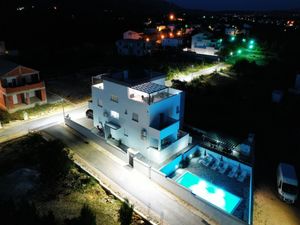 23945310-Ferienwohnung-4-Starigrad-Paklenica-300x225-1