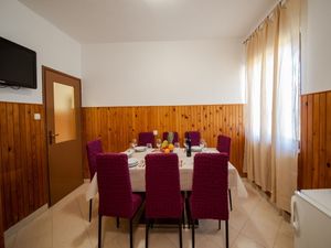 Ferienwohnung für 9 Personen (90 m²) in Starigrad-Paklenica