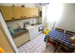 23945825-Ferienwohnung-6-Starigrad-Paklenica-300x225-5