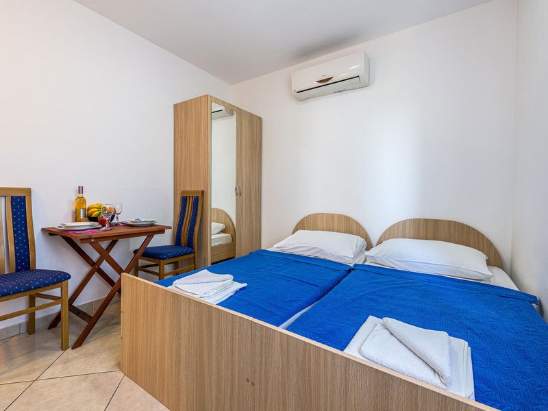 23745853-Ferienwohnung-2-Starigrad-Paklenica-800x600-2