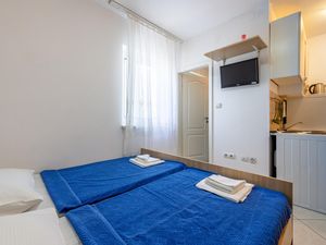 23745853-Ferienwohnung-2-Starigrad-Paklenica-300x225-3