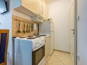 23745853-Ferienwohnung-2-Starigrad-Paklenica-300x225-4