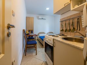 23745853-Ferienwohnung-2-Starigrad-Paklenica-300x225-5