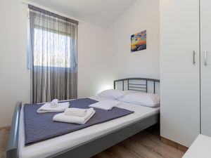 23755697-Ferienwohnung-6-Starigrad-Paklenica-300x225-4