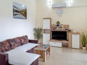 23764652-Ferienwohnung-5-Starigrad-Paklenica-300x225-2