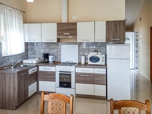 23764652-Ferienwohnung-5-Starigrad-Paklenica-300x225-3