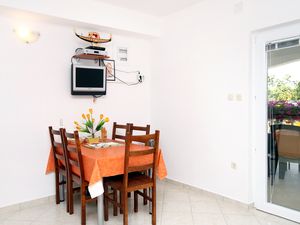 18322126-Ferienwohnung-4-Starigrad-Paklenica-300x225-2