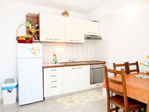 18322126-Ferienwohnung-4-Starigrad-Paklenica-300x225-3