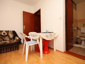 18322103-Ferienwohnung-2-Starigrad-Paklenica-300x225-2