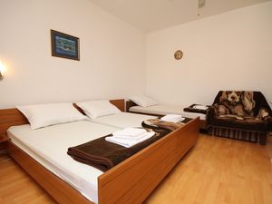 18322103-Ferienwohnung-2-Starigrad-Paklenica-300x225-4