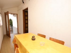 18520349-Ferienwohnung-6-Starigrad-Paklenica-300x225-2