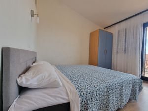 18698875-Ferienwohnung-5-Starigrad-Paklenica-300x225-4