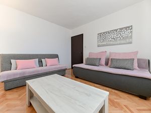 18750778-Ferienwohnung-7-Starigrad-Paklenica-300x225-3