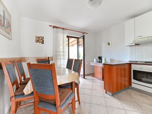 18750778-Ferienwohnung-7-Starigrad-Paklenica-300x225-5