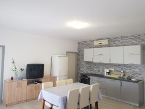 18779942-Ferienwohnung-9-Starigrad-Paklenica-300x225-3