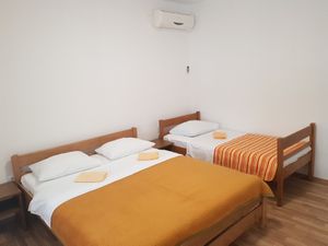 18779942-Ferienwohnung-9-Starigrad-Paklenica-300x225-5