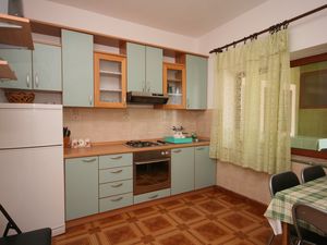 18956684-Ferienwohnung-8-Starigrad-Paklenica-300x225-2