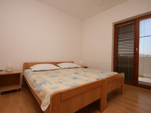 18953666-Ferienwohnung-5-Starigrad-Paklenica-300x225-3