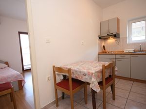 18955179-Ferienwohnung-3-Starigrad-Paklenica-300x225-1