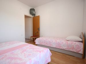 18955179-Ferienwohnung-3-Starigrad-Paklenica-300x225-4