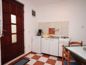 18964358-Ferienwohnung-4-Starigrad-Paklenica-300x225-2