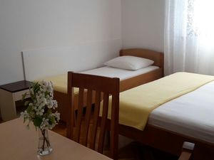 19075233-Ferienwohnung-3-Starigrad-Paklenica-300x225-4