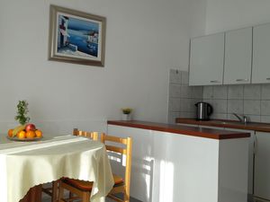 19075597-Ferienwohnung-4-Starigrad-Paklenica-300x225-4