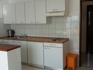 19075597-Ferienwohnung-4-Starigrad-Paklenica-300x225-5