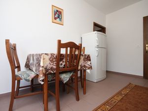 19126743-Ferienwohnung-2-Starigrad-Paklenica-300x225-2