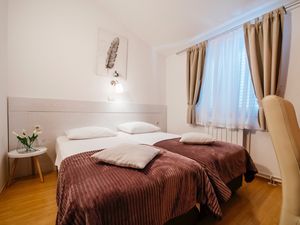 21949053-Ferienwohnung-2-Starigrad-Paklenica-300x225-4