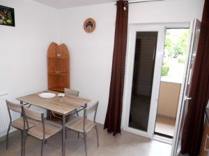 22146491-Ferienwohnung-3-Starigrad-Paklenica-300x225-1