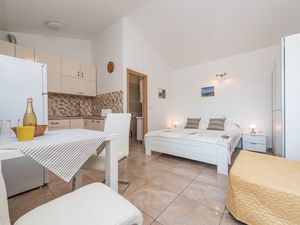 22308999-Ferienwohnung-2-Starigrad-Paklenica-300x225-2