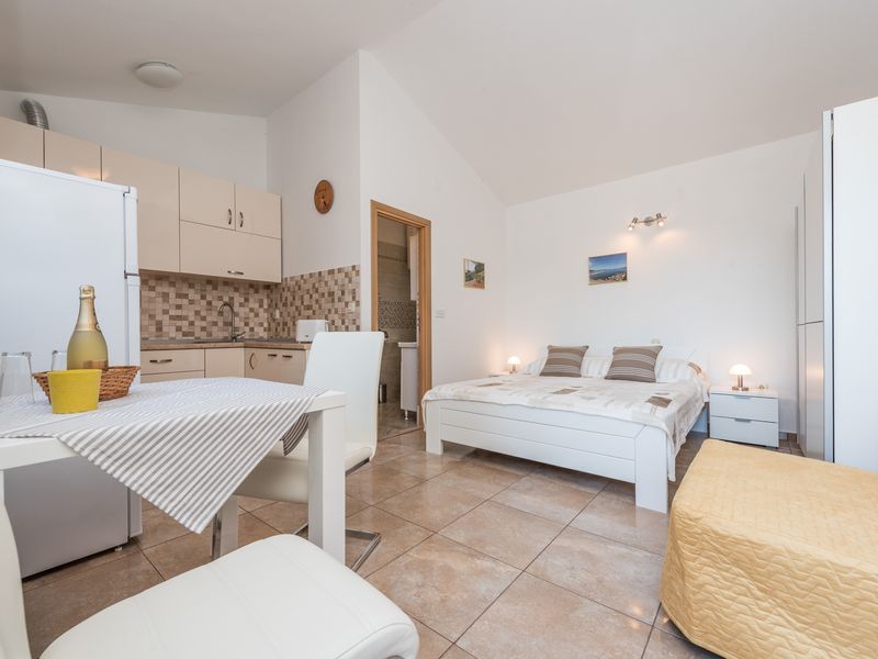 22308999-Ferienwohnung-2-Starigrad-Paklenica-800x600-2