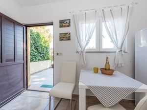 22308999-Ferienwohnung-2-Starigrad-Paklenica-300x225-4