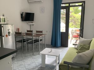 22330639-Ferienwohnung-4-Starigrad-Paklenica-300x225-1